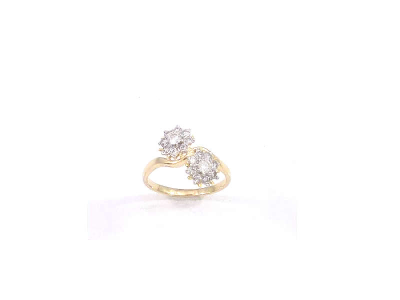 15CT WHITE AND YELLOW GOLD, DIAMOND CLUSTER RING (5.2)